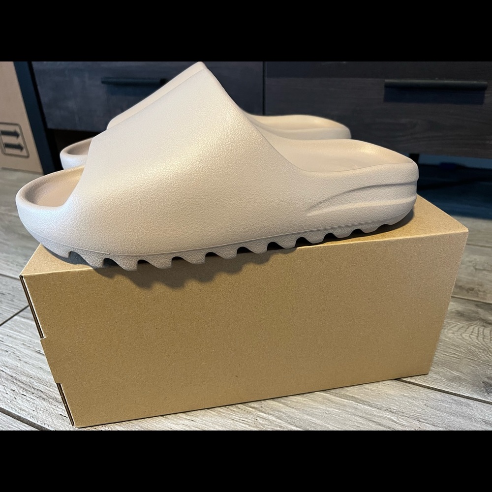 Yeezy BEIGE slides, color PURE, NWT, Men size 9.